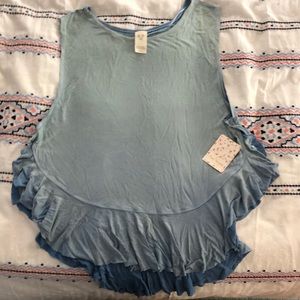 Flowy soft tank perfect for summer. Never worn